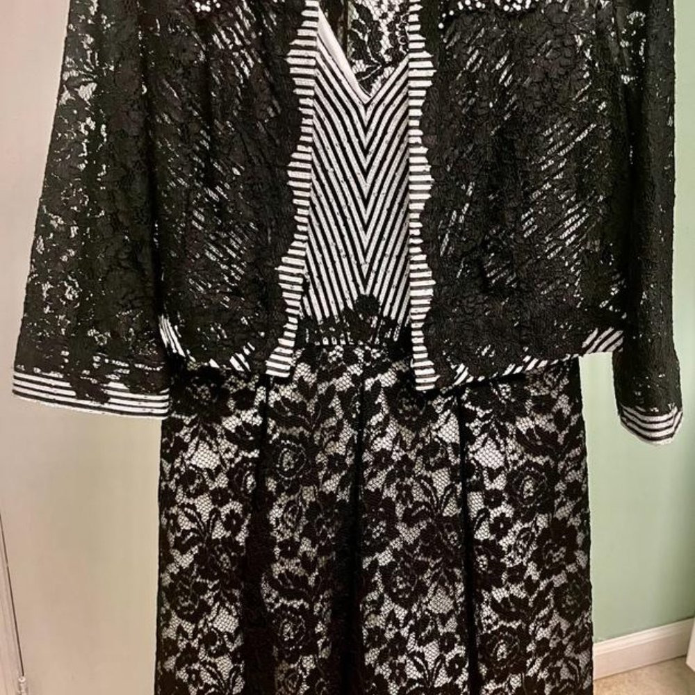 Shimmer classic lace dress and jacket by Kay Unger Size 8